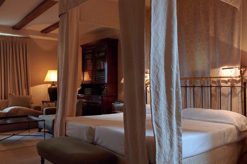 Landa Hotel Burgos Room photo A suite at the Hotel de Crillon