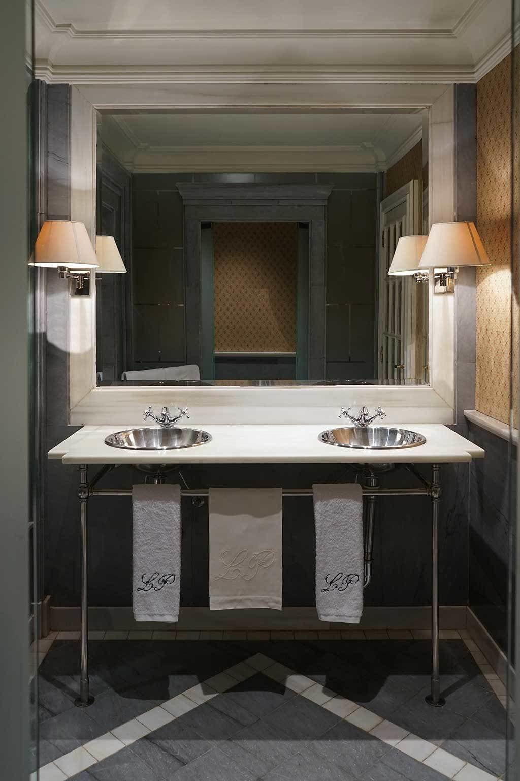 Landa Hotel Burgos Exterior photo A double sink