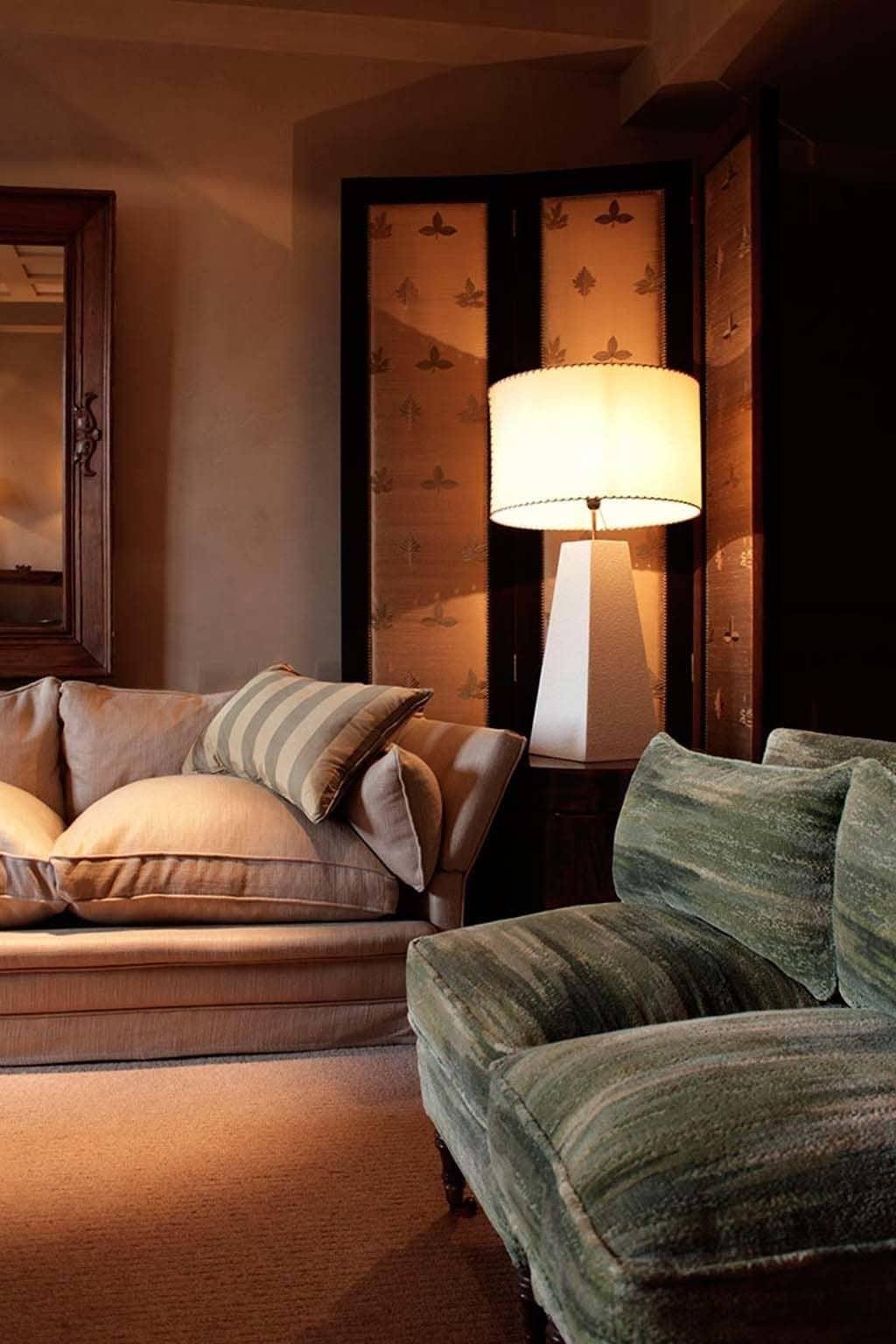 Landa Hotel Burgos Exterior photo A table lamp