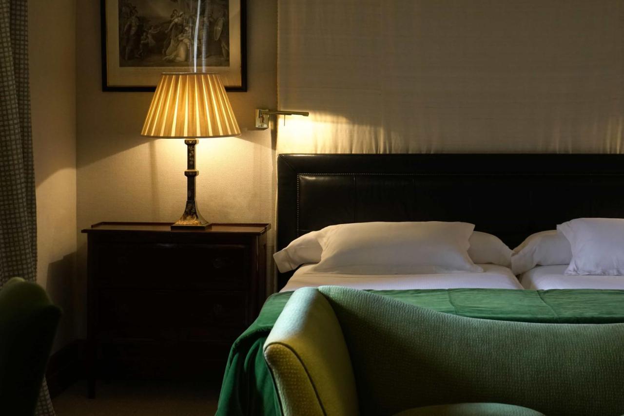 Landa Hotel Burgos Exterior photo A bedroom at the hotel