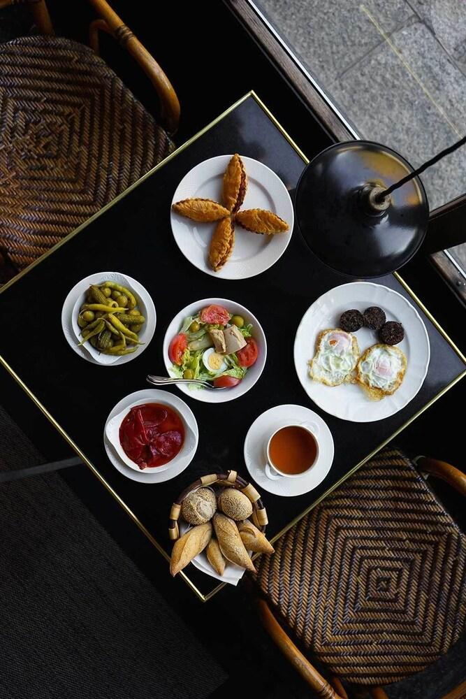 Landa Hotel Burgos Exterior photo A traditional Turkish breakfast