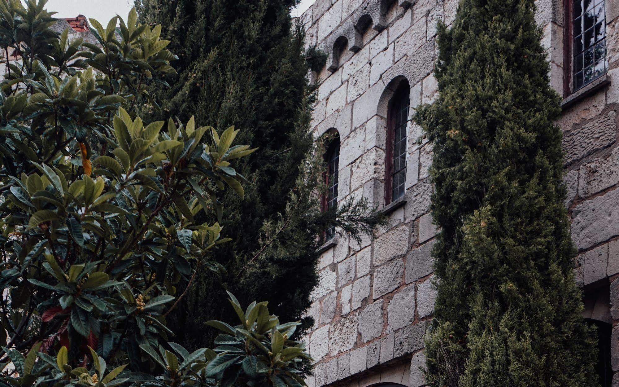 Landa Hotel Burgos Exterior photo The Colosseum