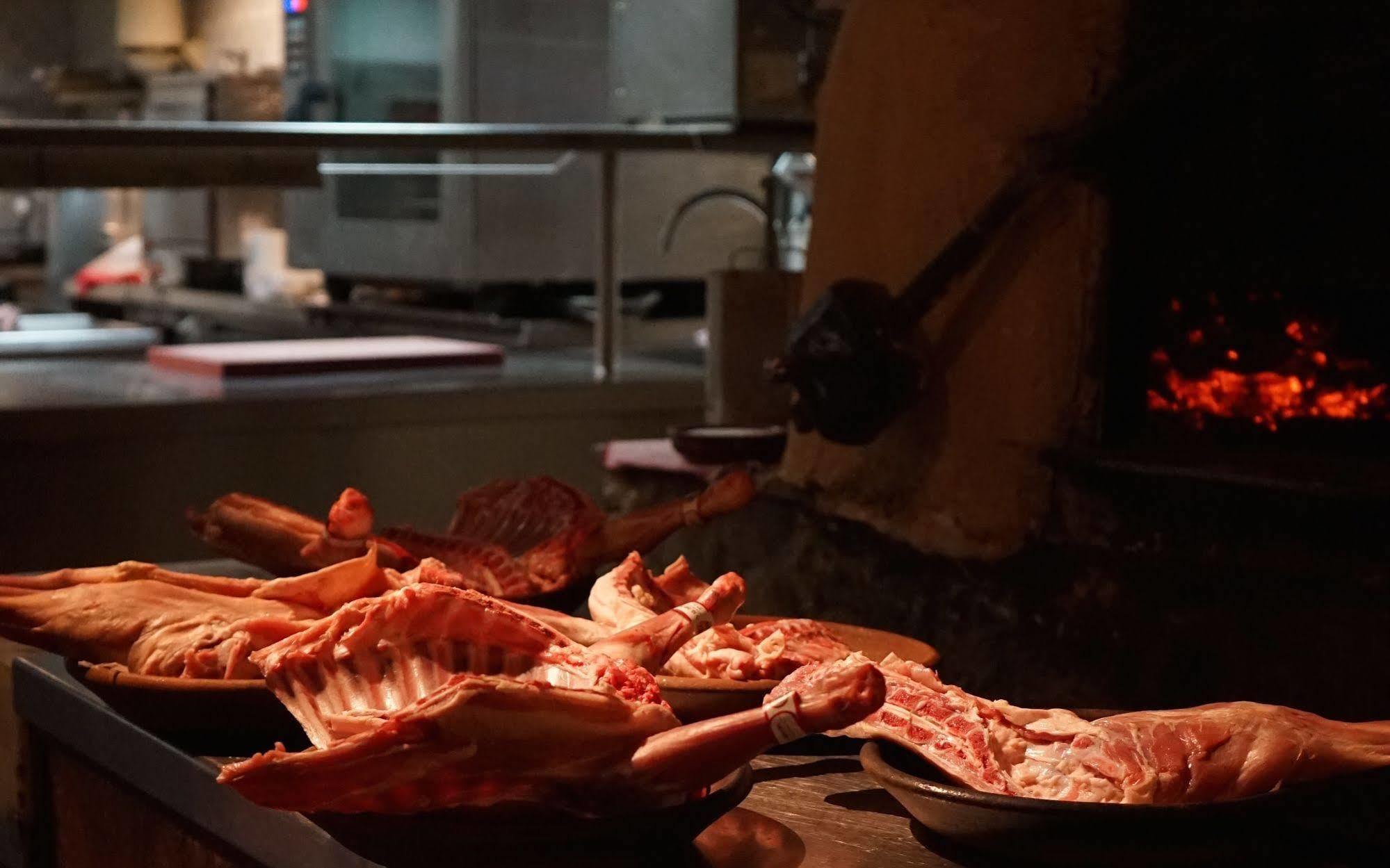 Landa Hotel Burgos Exterior photo Cooking meat