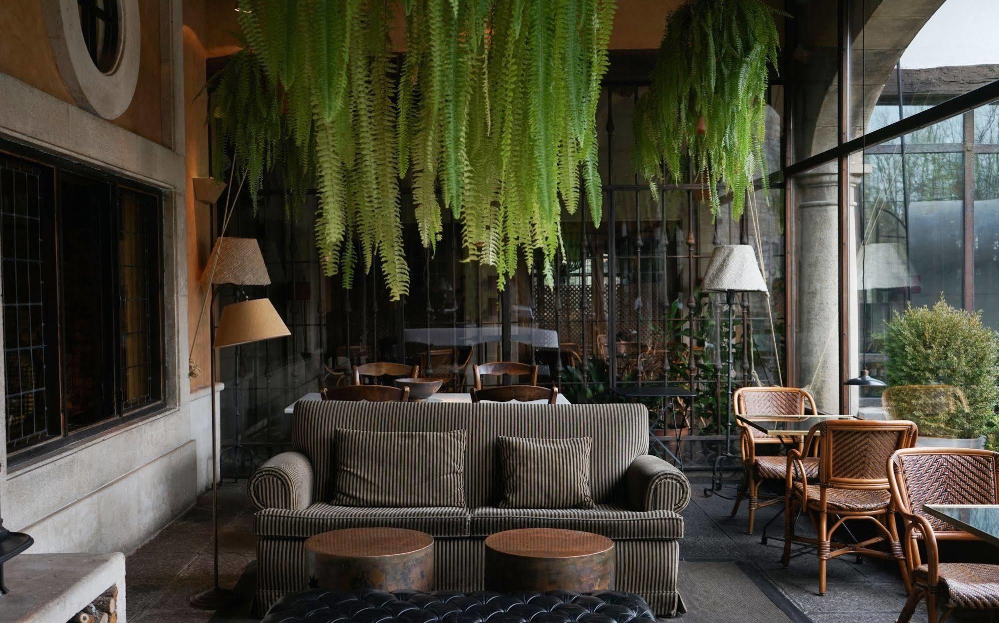 Landa Hotel Burgos Exterior photo The interior of the hotel